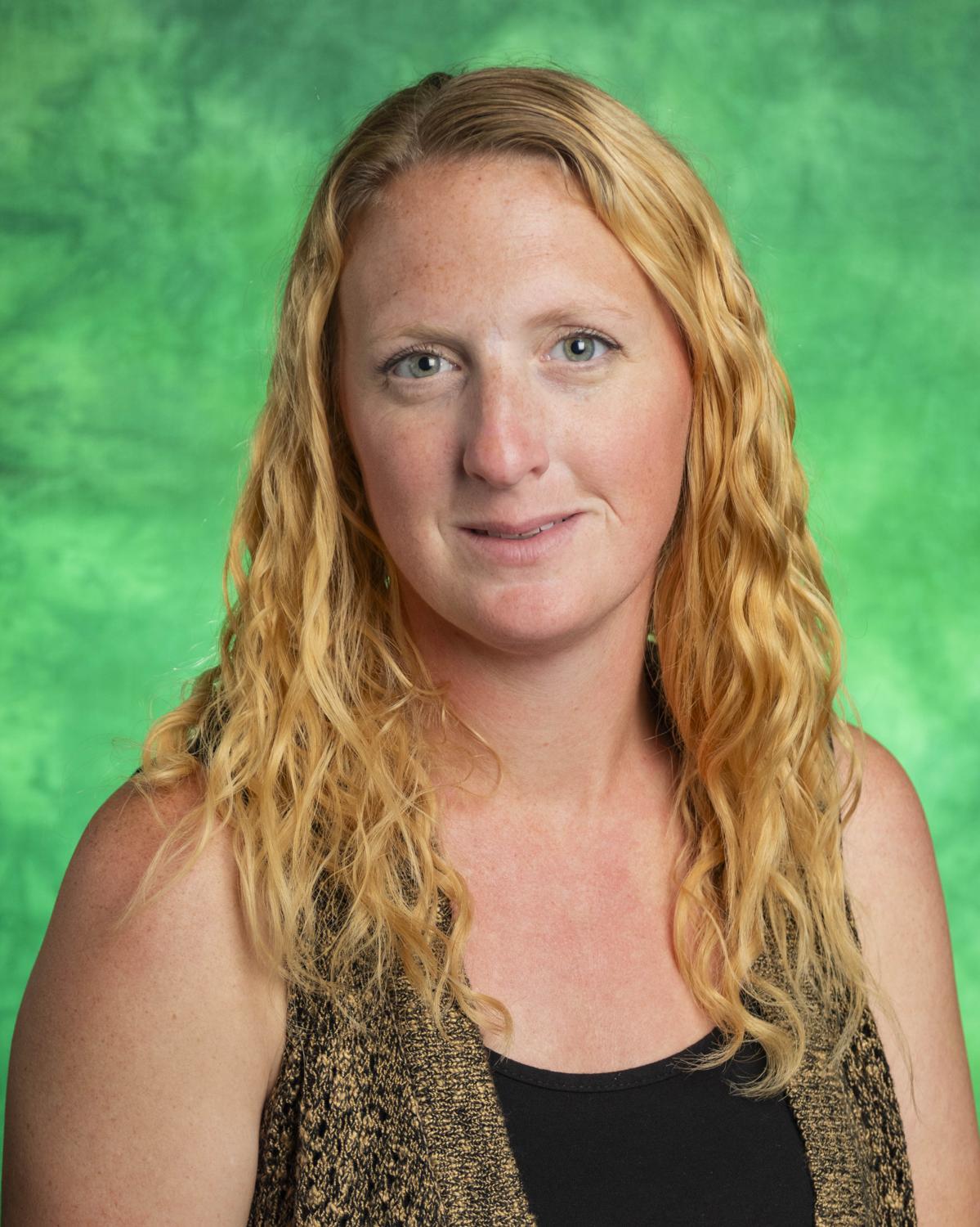 Shelby Simmons headshot